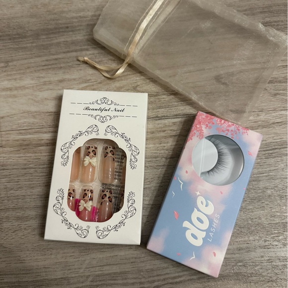 NEW❗️Doe Lashes and Beautiful Bow Animal Print Nail Set - Picture 2 of 4